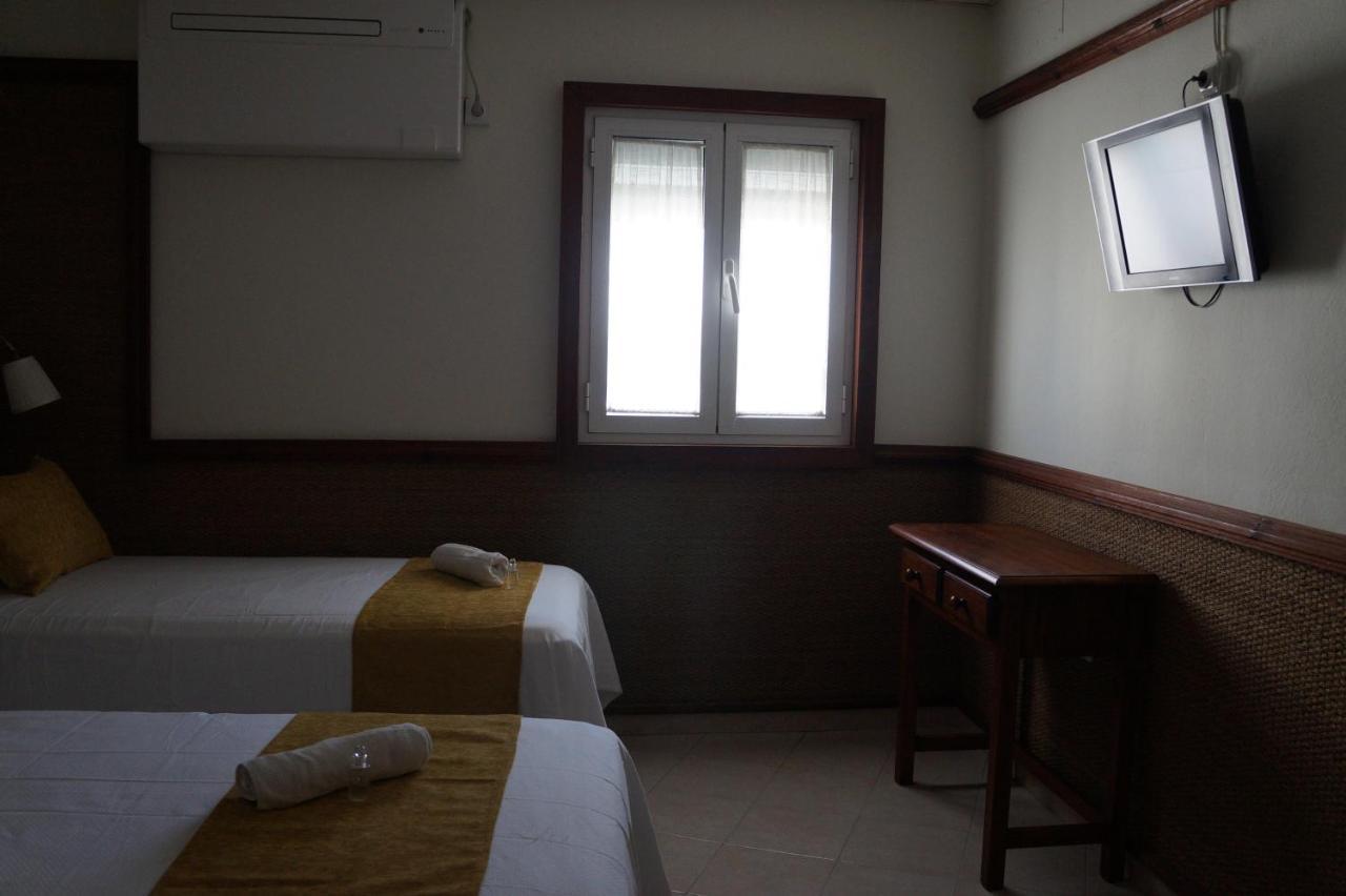Hostal La Conilena Conil De La Frontera Bagian luar foto