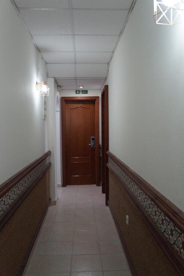 Hostal La Conilena Conil De La Frontera Bagian luar foto