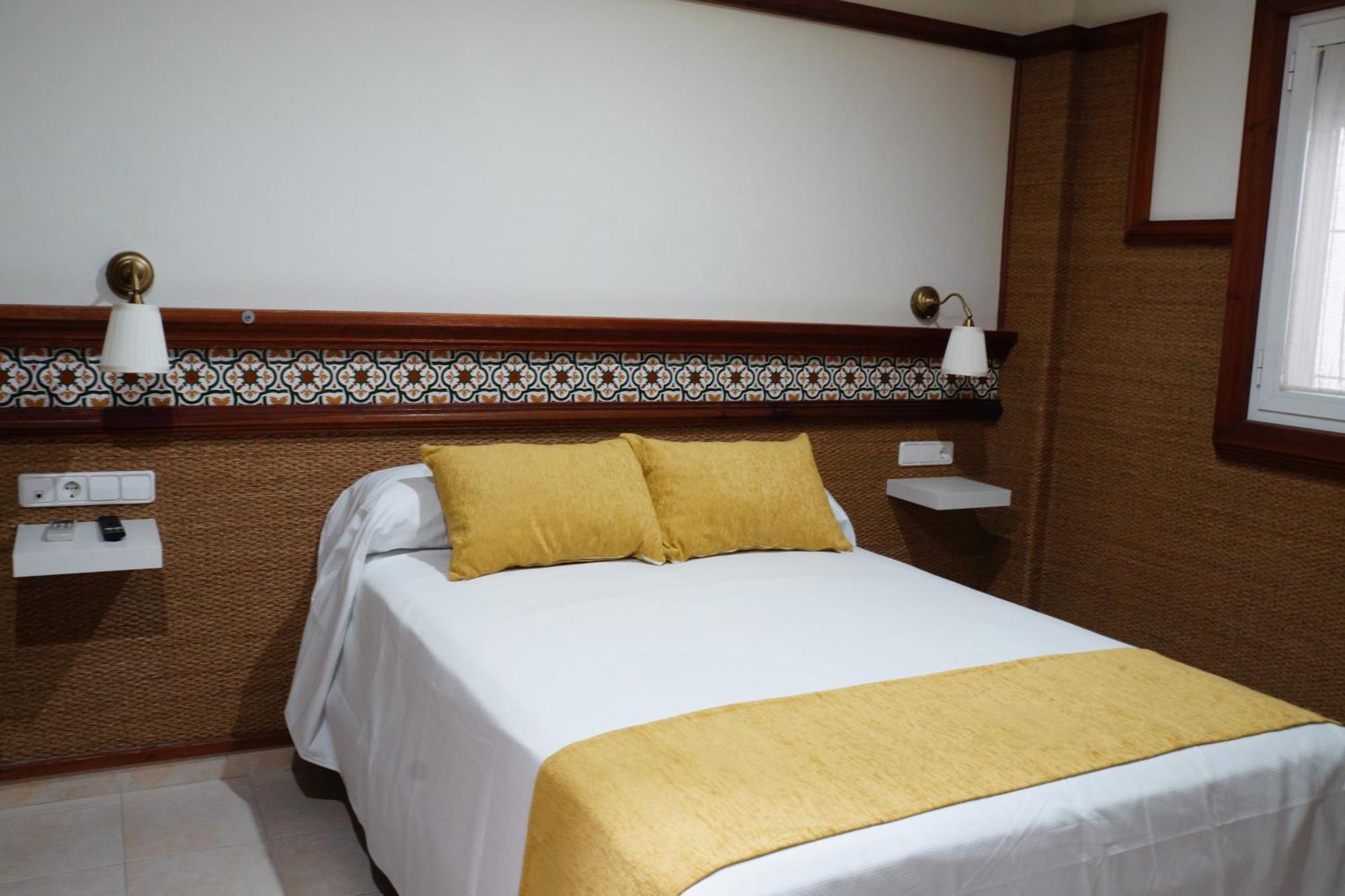 Hostal La Conilena Conil De La Frontera Bagian luar foto